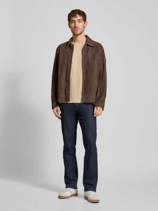 светло-коричневый