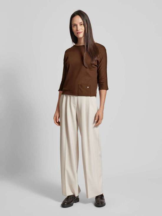 темно-коричневый