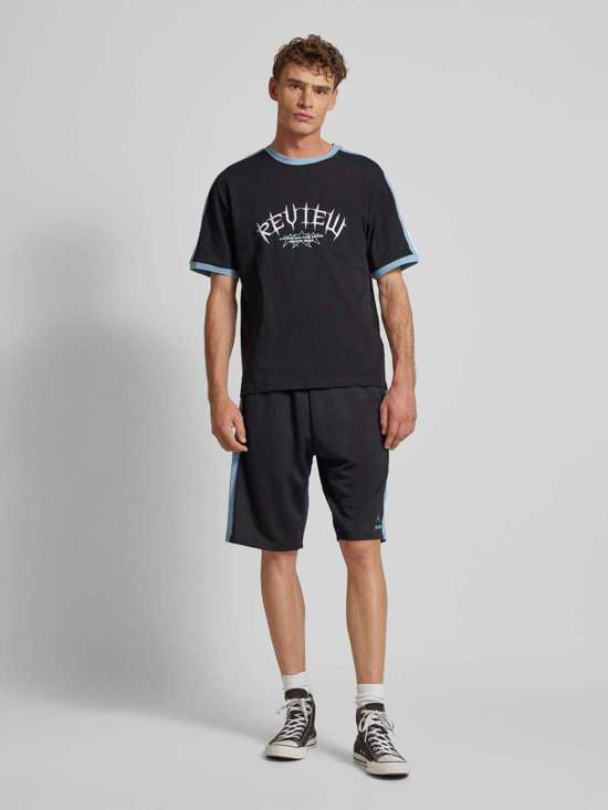 футболка с круглым вырезом