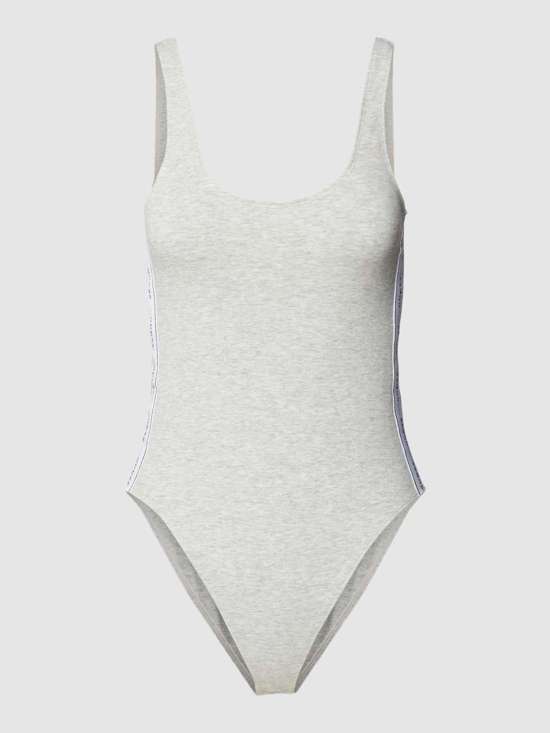 Тело с галлонными полосами CARRIE