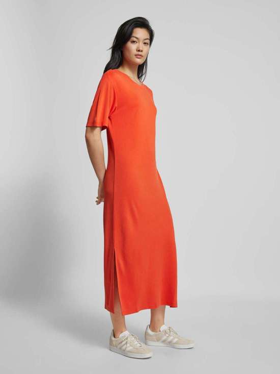 темнооранжевый