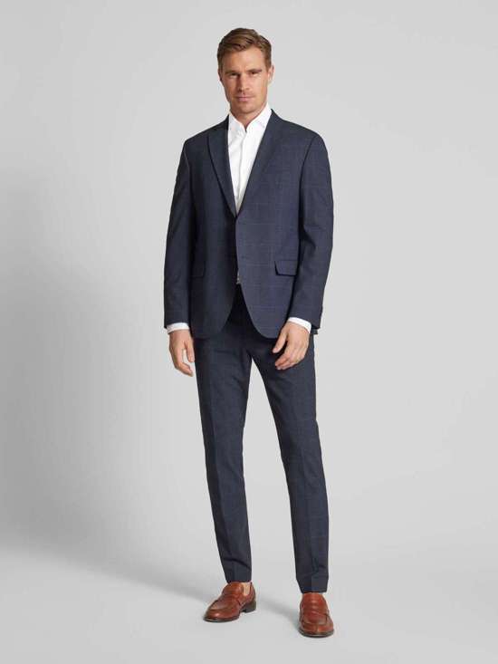 Деловая рубашка приталенного кроя удлиненной длины