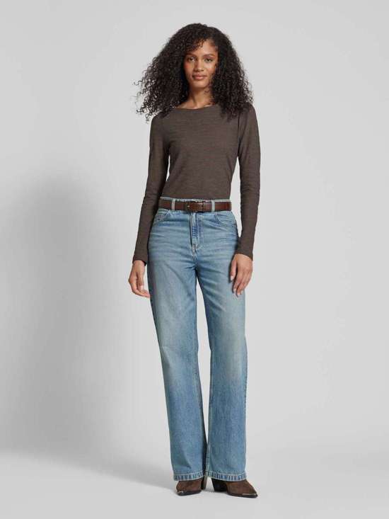 темно-коричневый