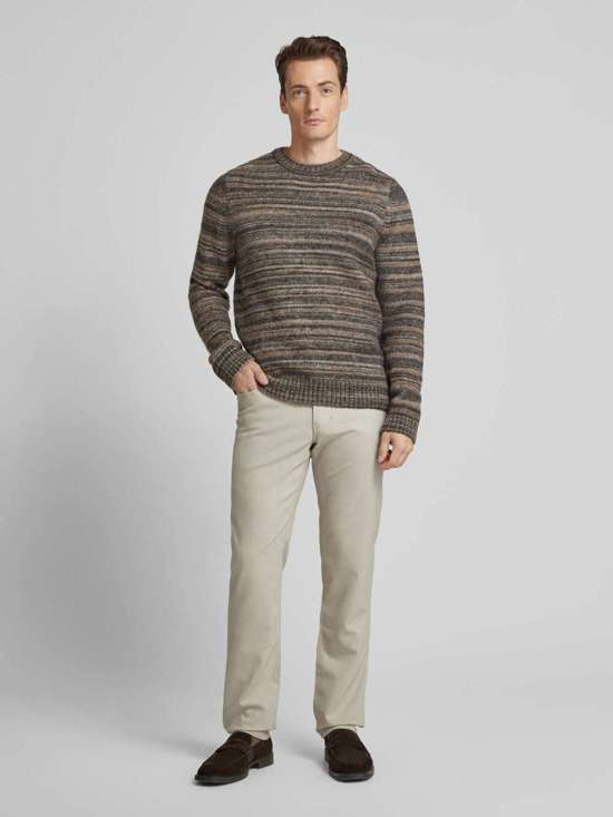 светло-коричневый