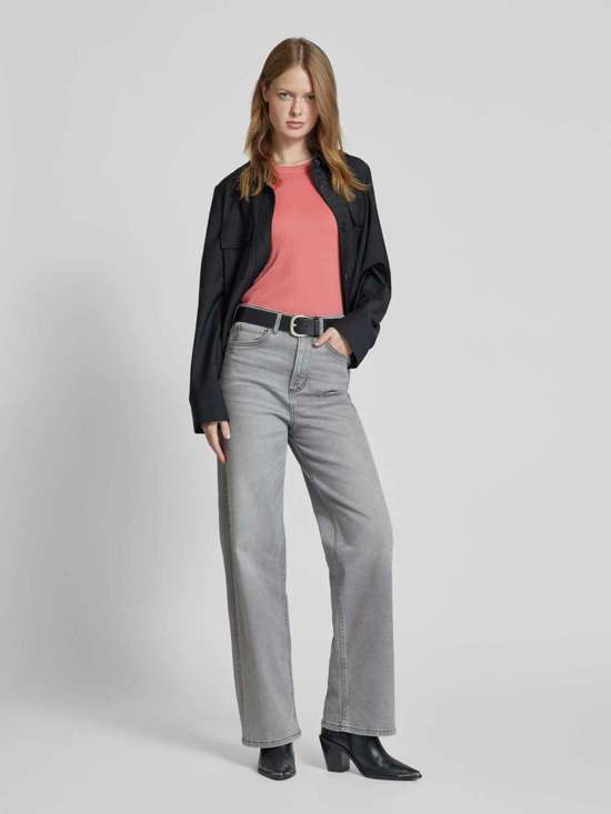 светло-красный