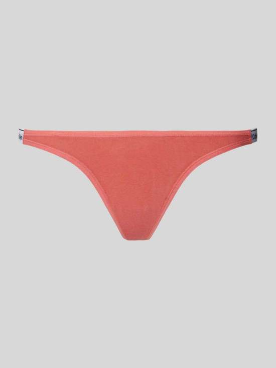 красный ржавый 