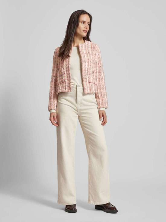 светло-розовый