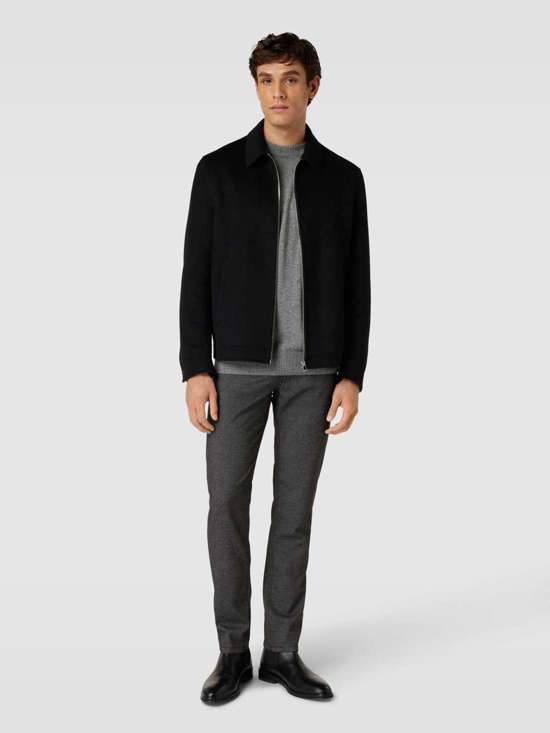 темно-серый