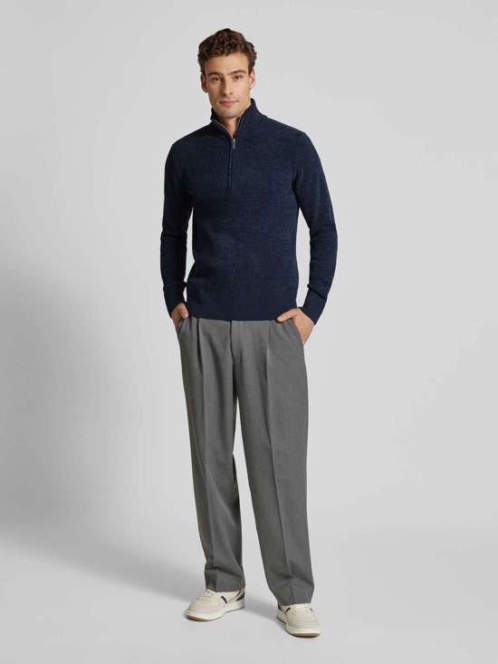 темно-синий