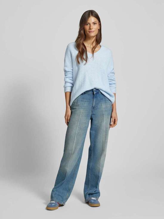 светло-синий