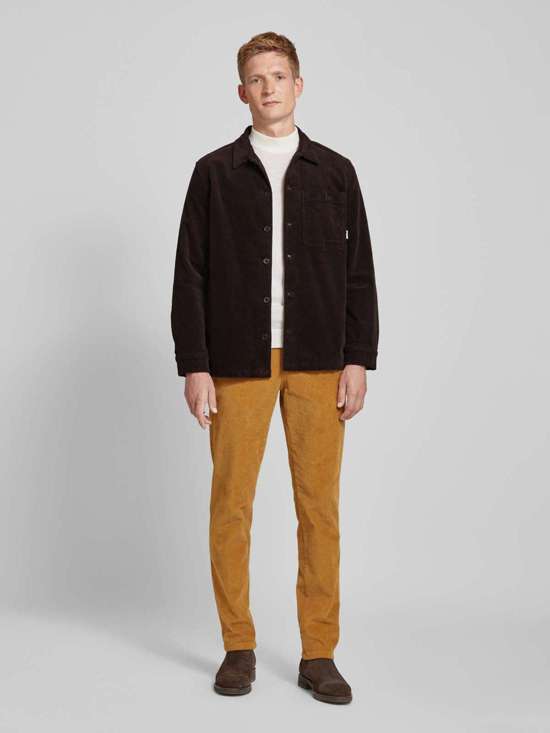 темно-коричневый