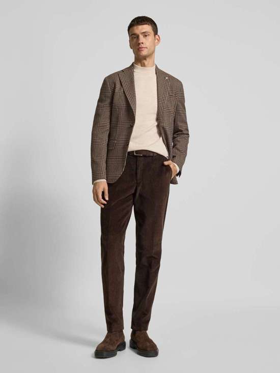 темно-коричневый