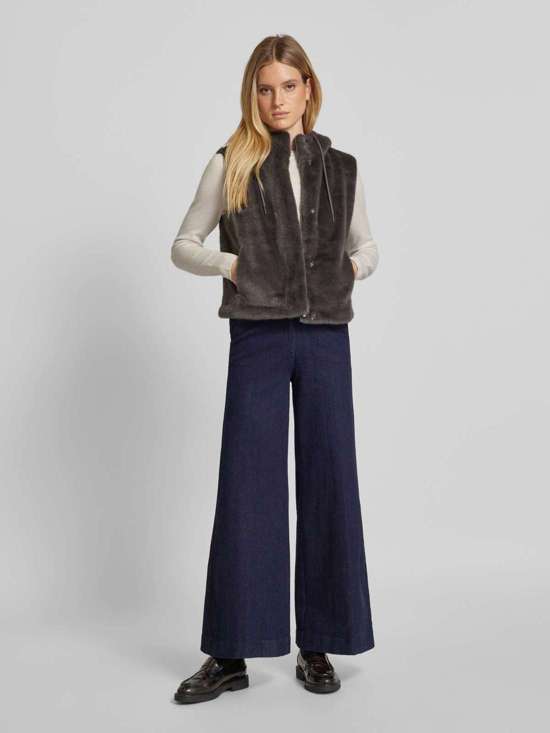 темно-коричневый