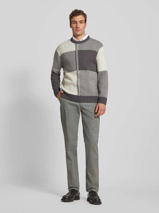 серебристый