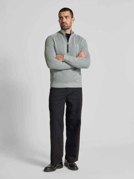 светло-серый