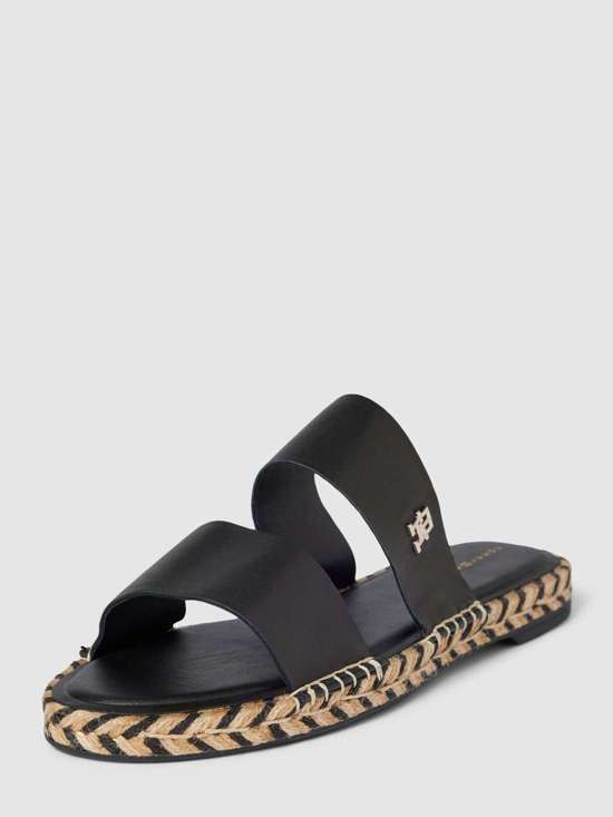 Кожаные сандалии с этикеткой