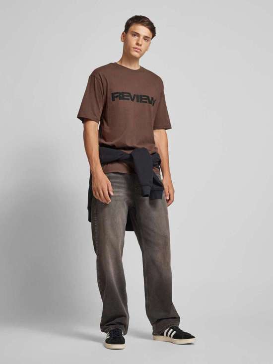 темно-коричневый