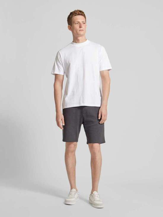 темно-серый