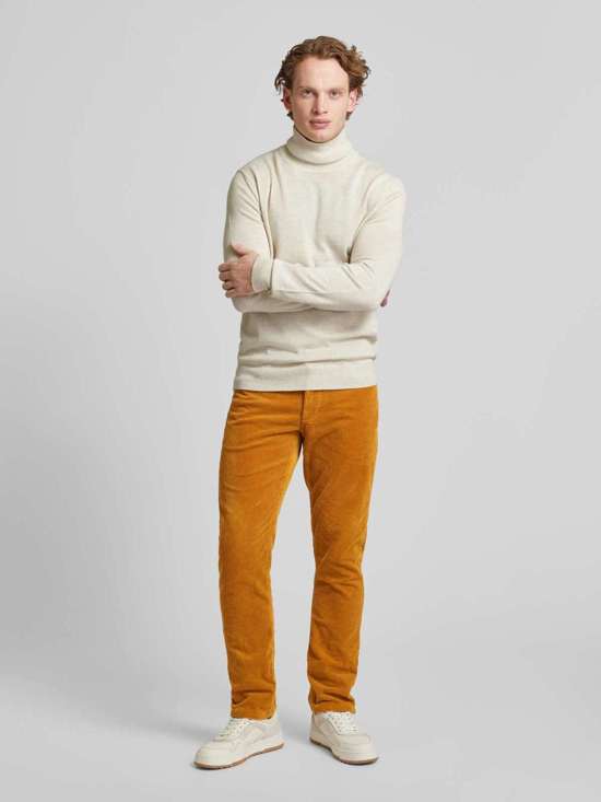 темнооранжевый