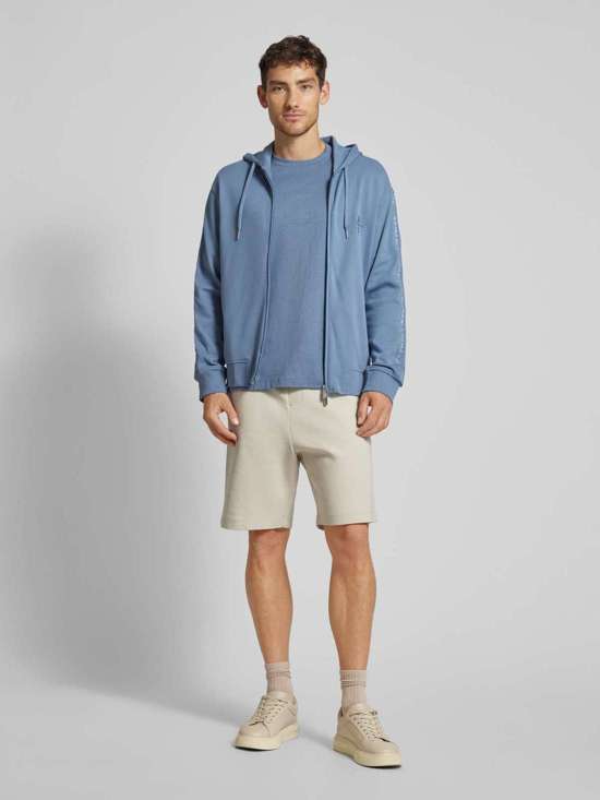 серо-голубой