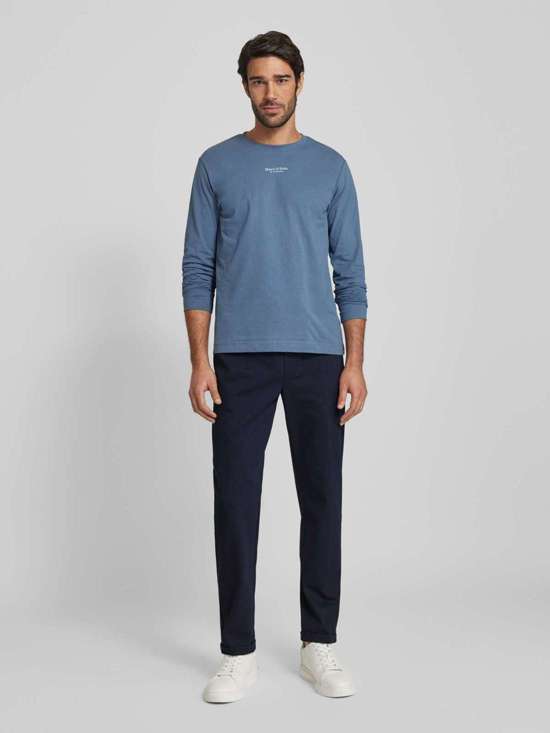 темно-синий