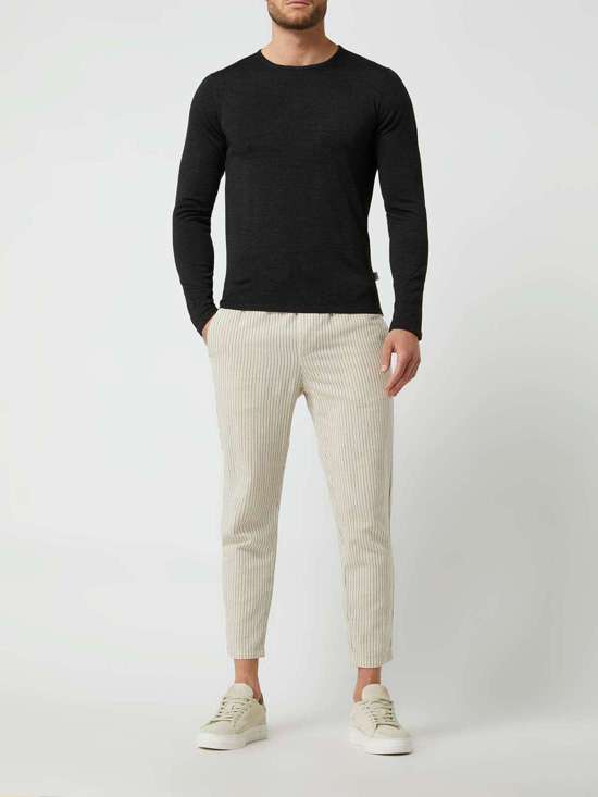 темно-серый