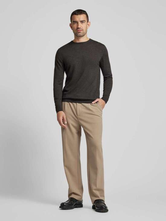 темно-коричневый