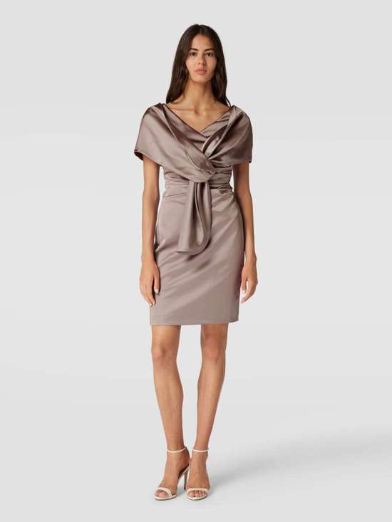 темно-серый