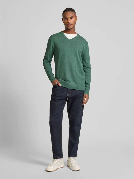 темно-зеленый