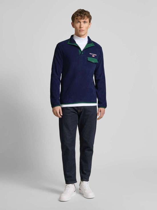 темно-синий