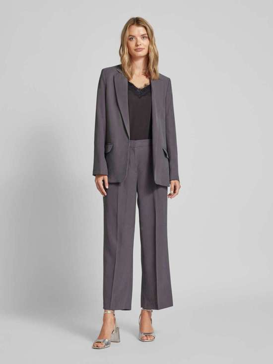 темно-серый