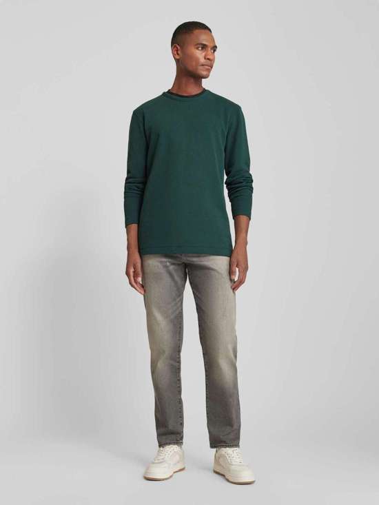 темно-зеленый