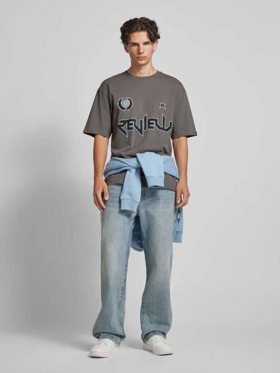 темно-серый