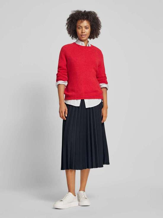 темно-синий