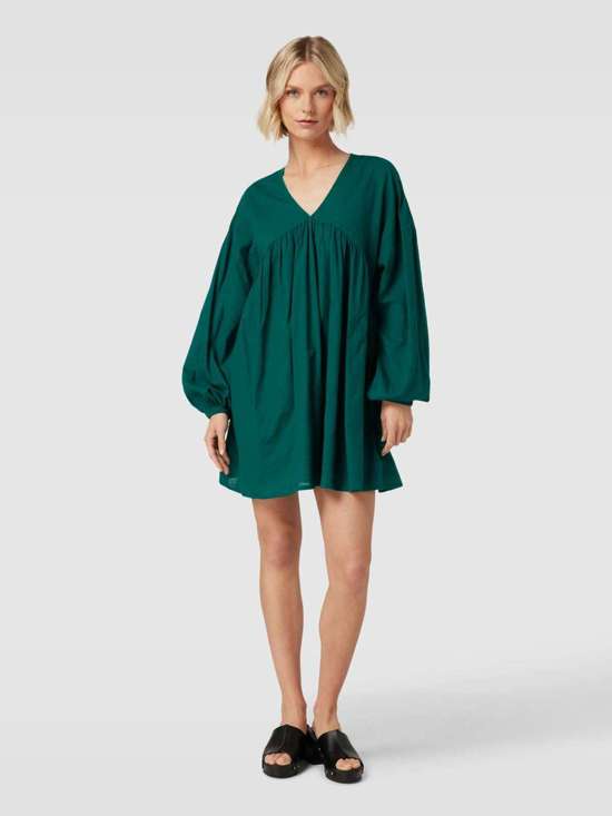 темно-зеленый