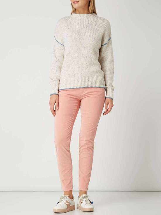 коралловый