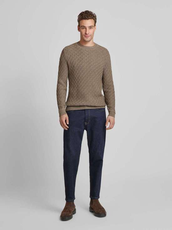 светло-коричневый