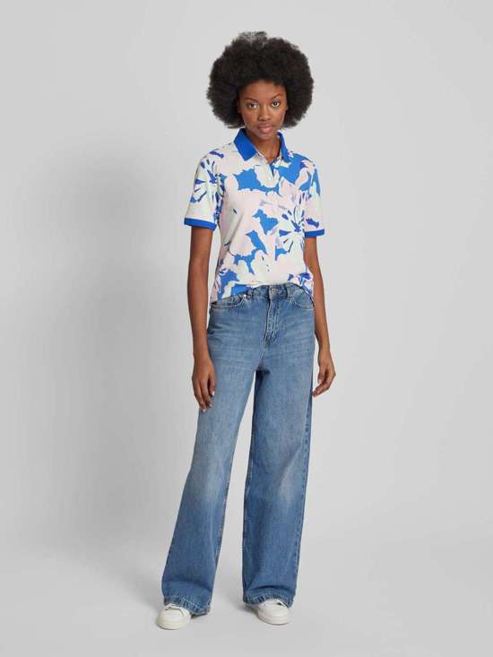 светло-синий