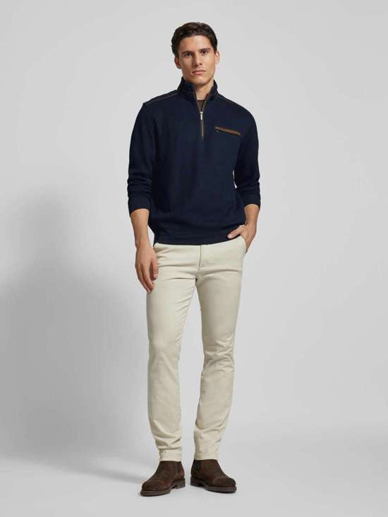 Толстовка с воротником стойкой