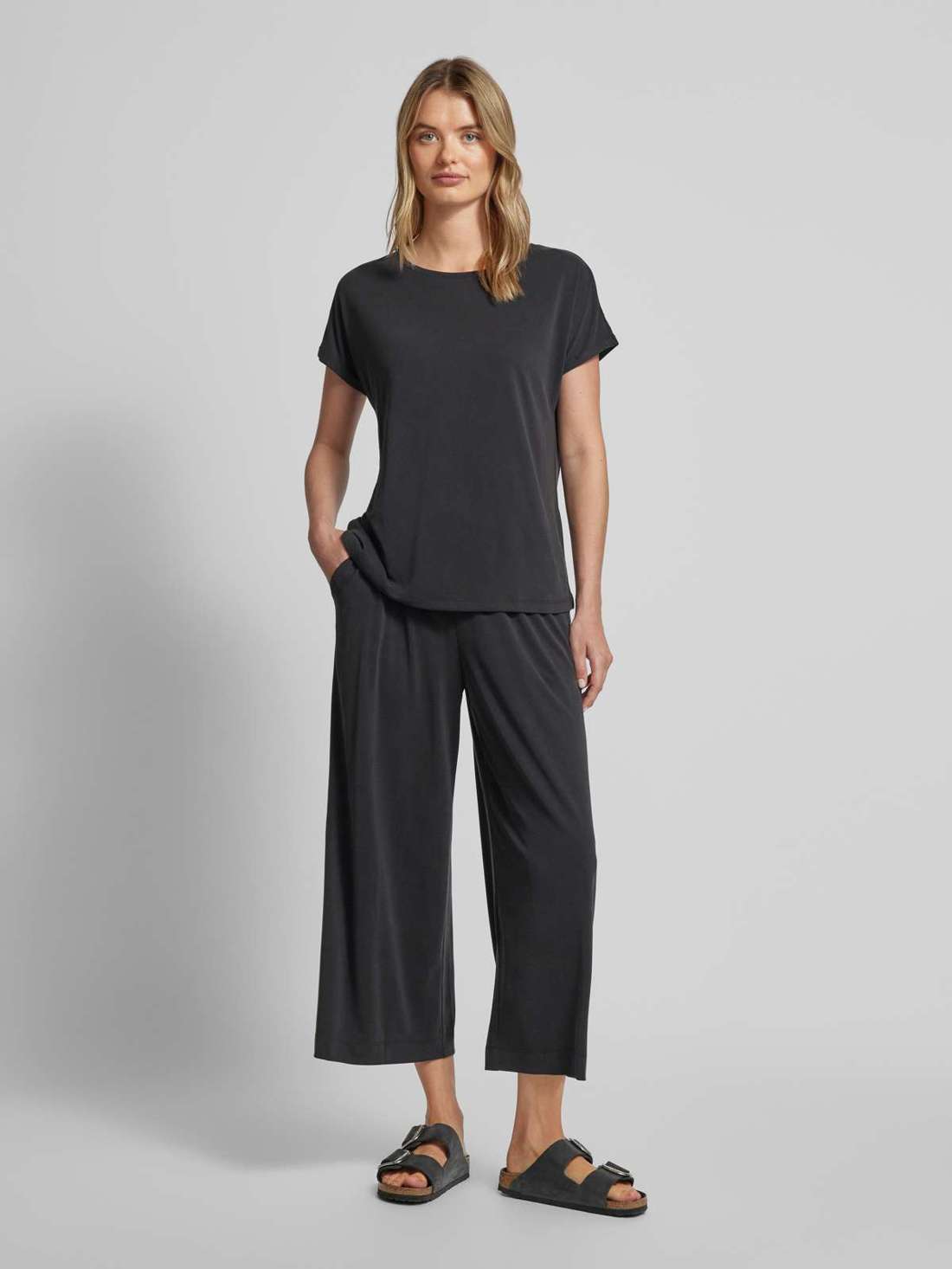 Расклешенные брюки с кулиской