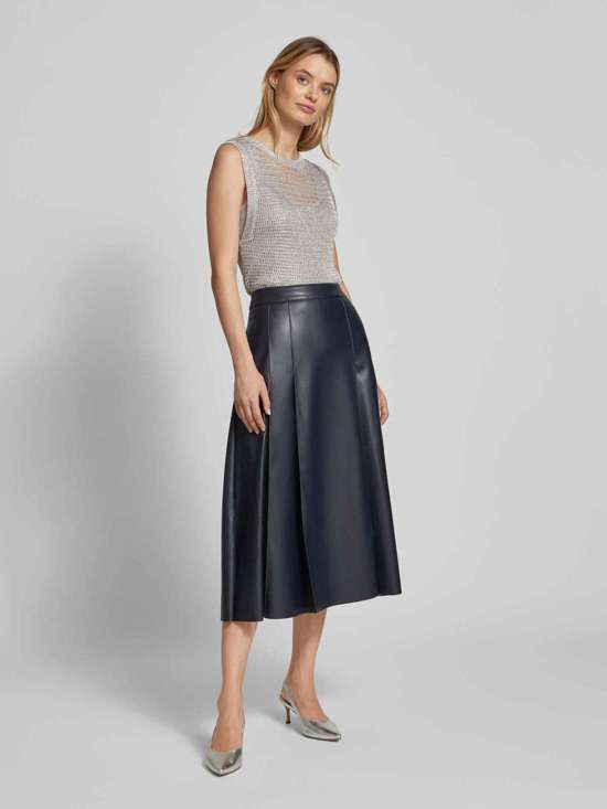 серебристый