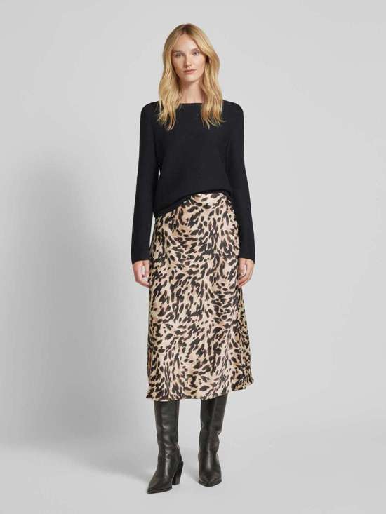 светло-коричневый