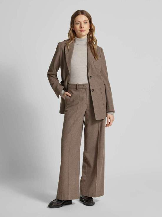 светло-серый