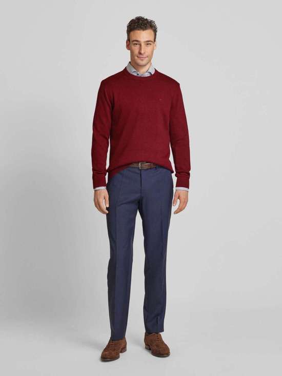 темно-красный