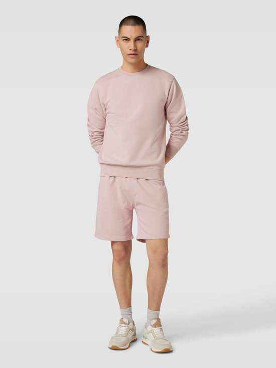 светло-розовый