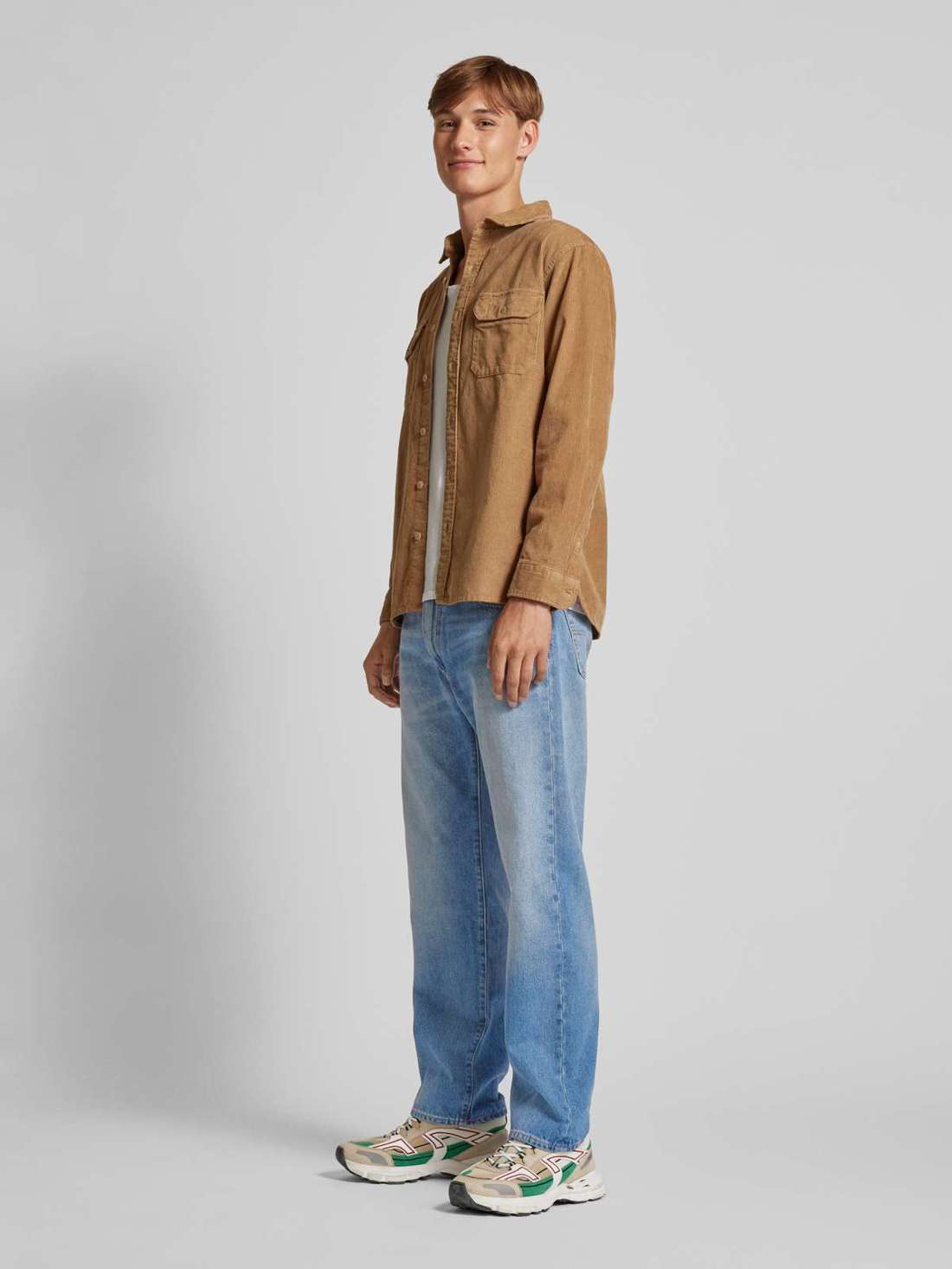 Свободные джинсы прямого кроя с пятью карманами 555