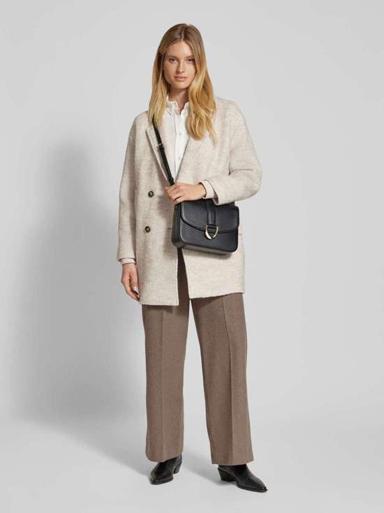 Пальто с застежкой на пуговицы