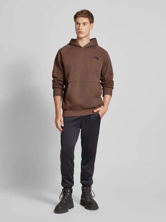 темно-коричневый