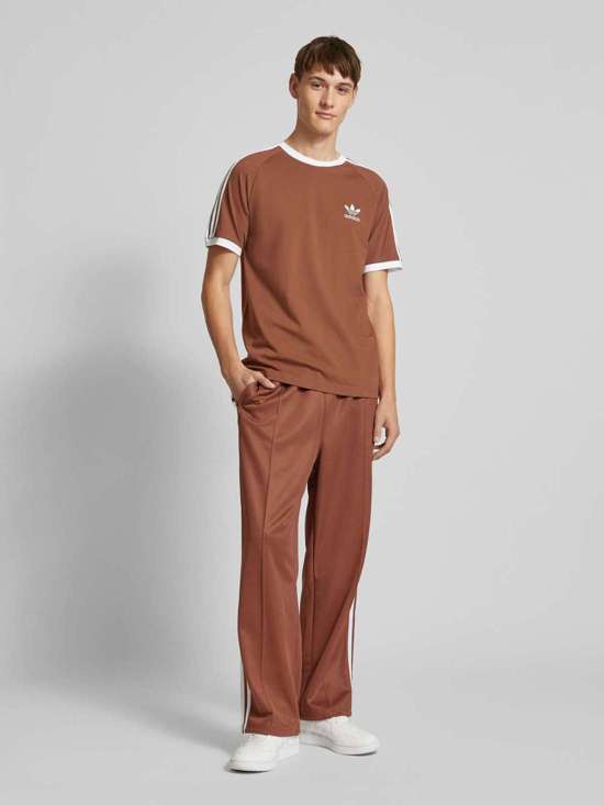 Футболка с вышивкой логотипа