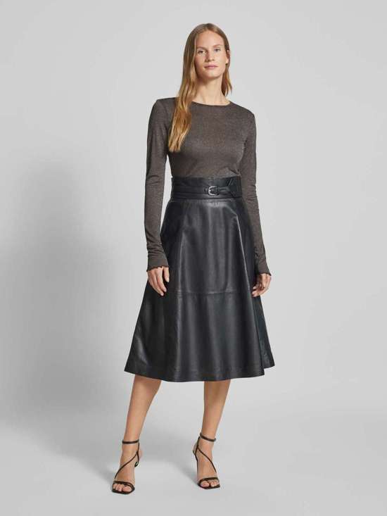 фиолетовый